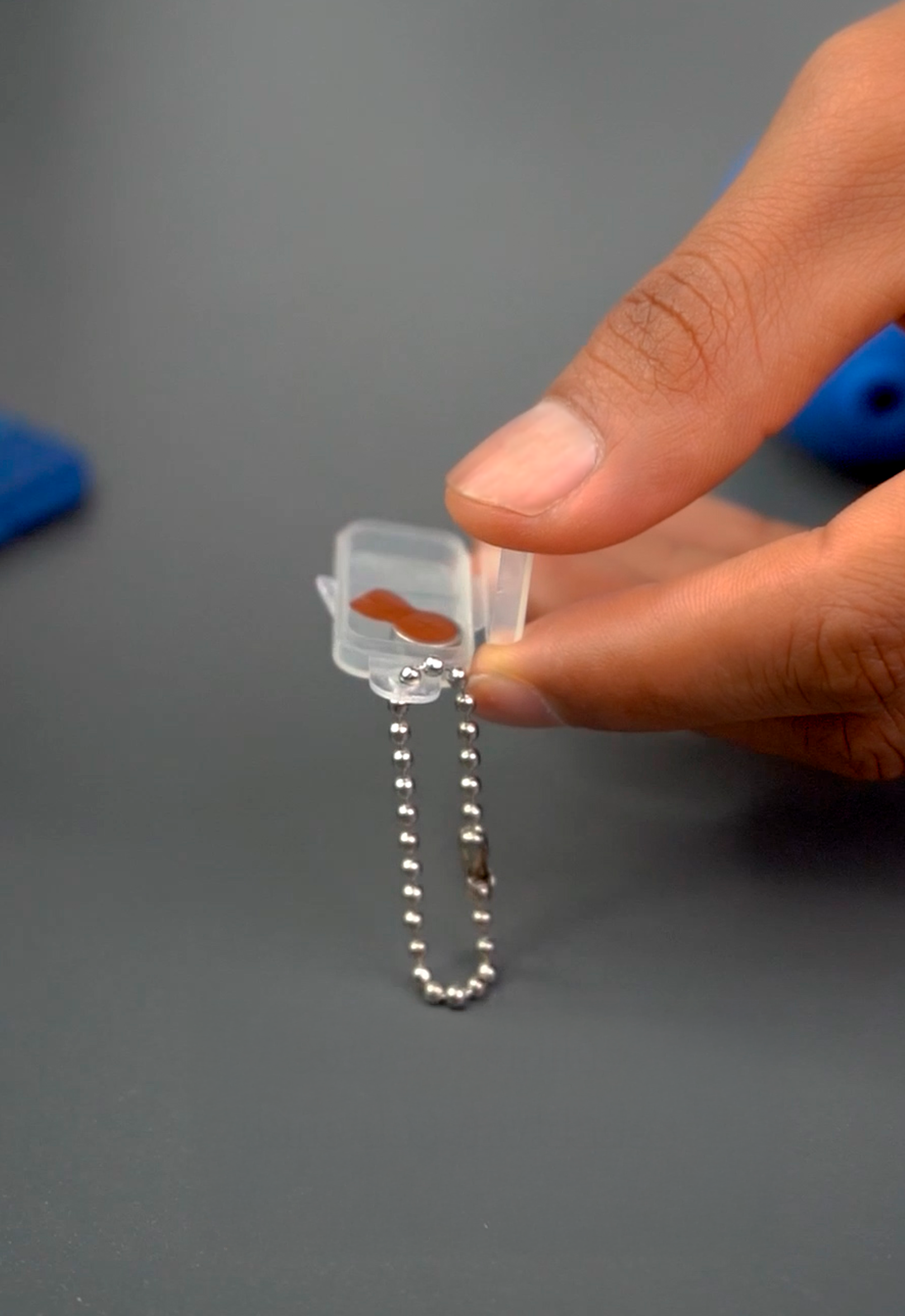 Funda portátil de plástico para pilas